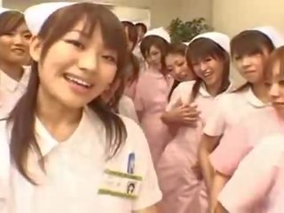 Азиатки медицински сестри насладете се секс клипс на връх